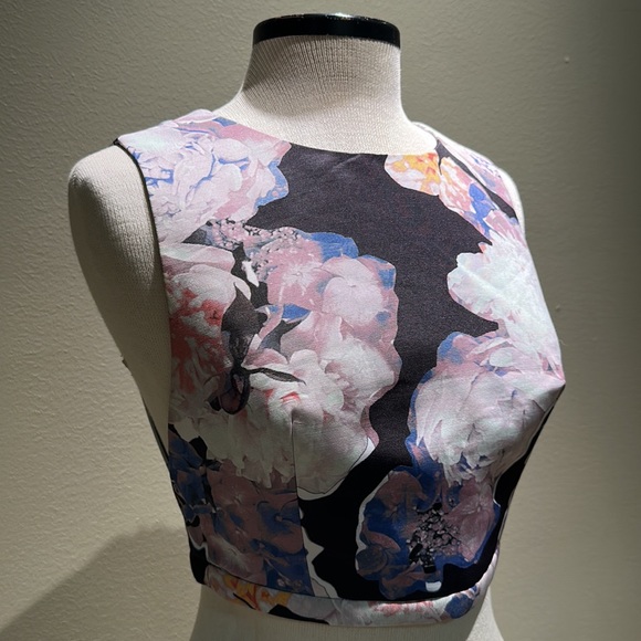 Finders Keepers Path of Rhythm Sleeveless Crop Top - Picture 2 of 5